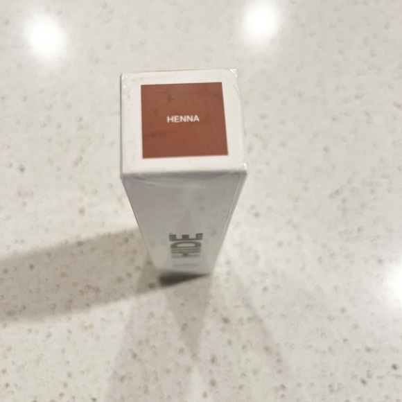 Flawless Finish
Foundation - HIDE - Picture 5 of 5